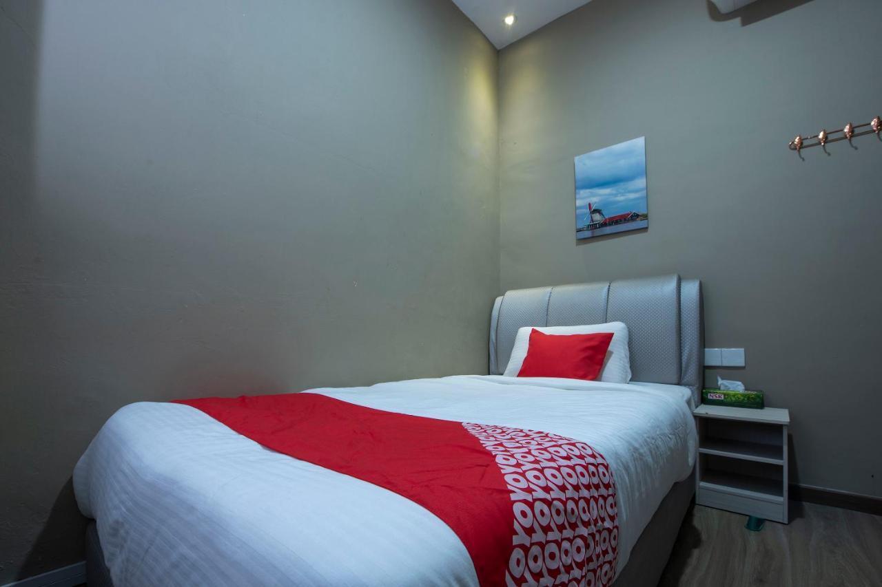 Oyo 90231 Hotel By The Park Plt Джохор-Бару Экстерьер фото